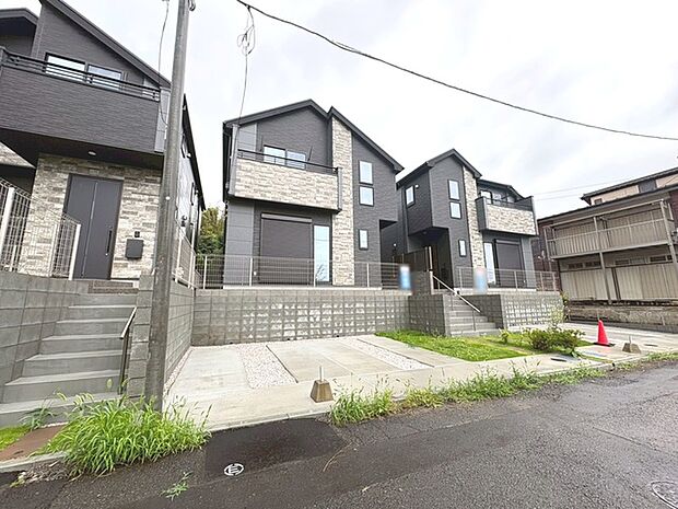 実際に室内をご見学頂くと生活のイメージが広がります。家具を置いたイメージや窓からの景色など、現地で体感ください。
