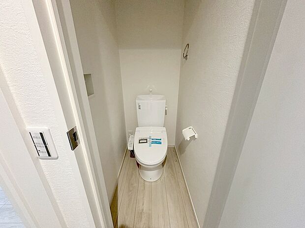 トイレにはウォシュレット機能を標準装備。