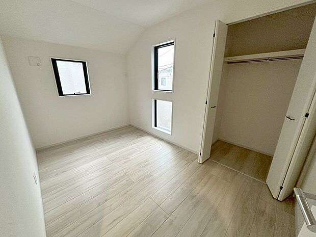 各お部屋に収納が設置されています。