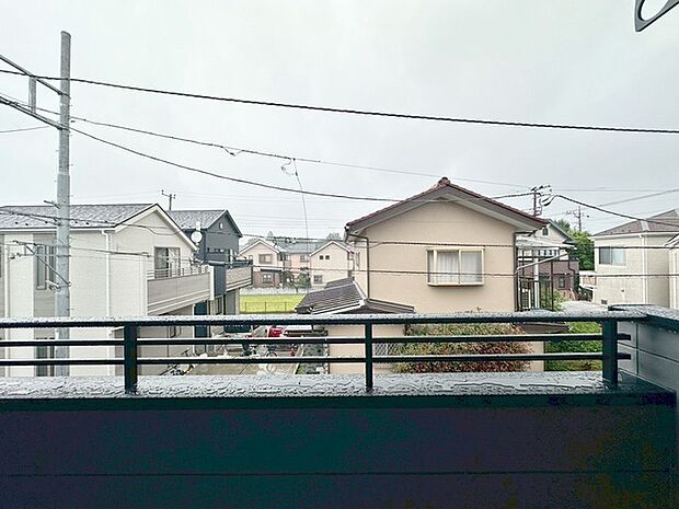 窓からの眺望です。実際に現地で眺望もご確認ください。