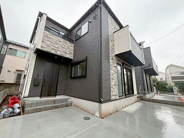 建物が完成しましたので室内のご見学予約スタート。当日のご見学予約も大歓迎です。お気軽にご連絡ください。エステート白馬国分寺店は火曜水曜も営業しております。 