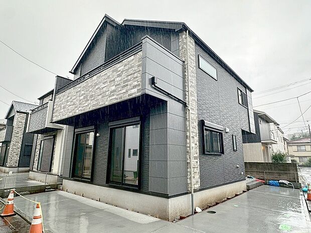 建物が完成しましたので室内のご見学予約スタート。当日のご見学予約も大歓迎です。お気軽にご連絡ください。エステート白馬国分寺店は火曜水曜も営業しております。 