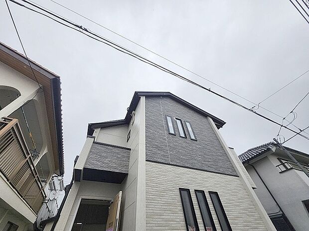 建物が完成しましたので室内のご見学予約スタート。当日のご見学予約も大歓迎です。お気軽にご連絡ください。エステート白馬国分寺店は火曜水曜も営業しております。 