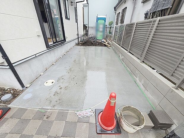 実際に室内をご見学頂くと生活のイメージが広がると思います。家具を置いたイメージや窓からの景色など。 