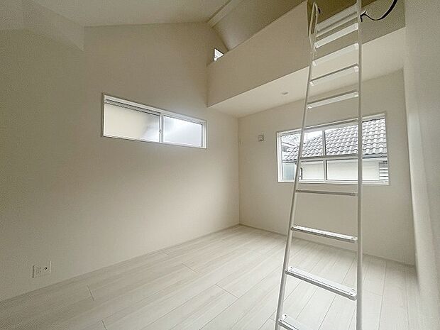 実際に室内をご見学頂くと生活のイメージが広がります。家具を置いたイメージや窓からの景色など、現地で体感ください。
