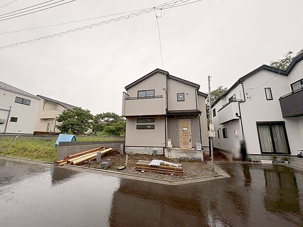 建物が完成しましたので室内のご見学予約スタート。当日のご見学予約も大歓迎です。お気軽にご連絡ください。エステート白馬国分寺店は火曜水曜も営業しております。 