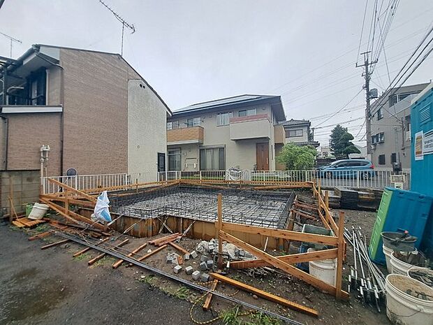 現在建物を建築中です、建築中の物件については現地確認の他、同施工会社の完成施工例のご案内、担当者のプレゼンテーションにてご検討ください。