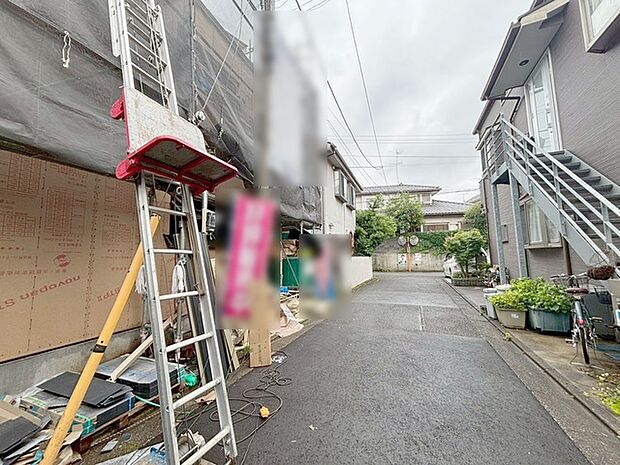 安心して暮らすことのできる住宅街。　住宅地の道路は一般に交通量が少なく車などの騒音が少ないため、住民にとって静かな生活環境が提供されます。 