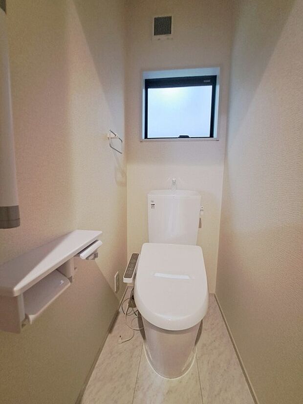 トイレにはウォシュレット機能を標準装備。