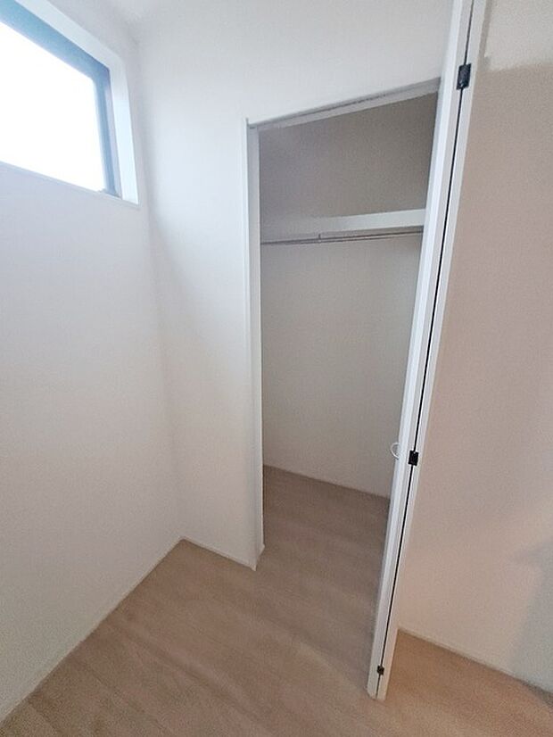 各お部屋に収納が設置されています。