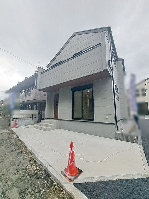 建物が完成しましたので室内のご見学予約スタート。当日のご見学予約も大歓迎です。お気軽にご連絡ください。エステート白馬国分寺店は火曜水曜も営業しております。