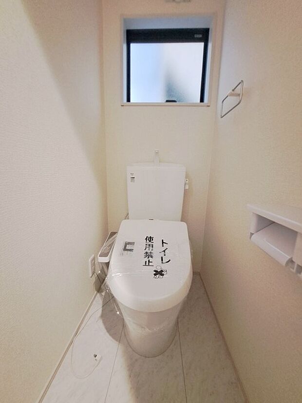 トイレにはウォシュレット機能を標準装備。 