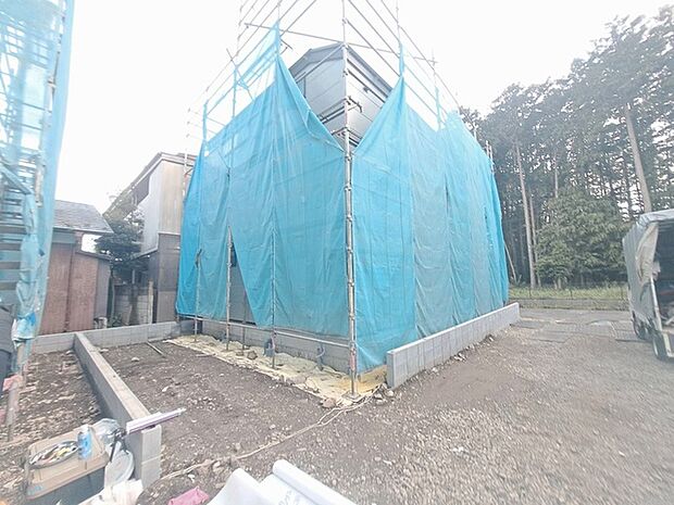 現在建物を建築中です、建築中の物件については現地確認の他、同施工会社の完成施工例のご案内、担当者のプレゼンテーションにてご検討ください。適切なご検討の方法をご説明させて頂きます。