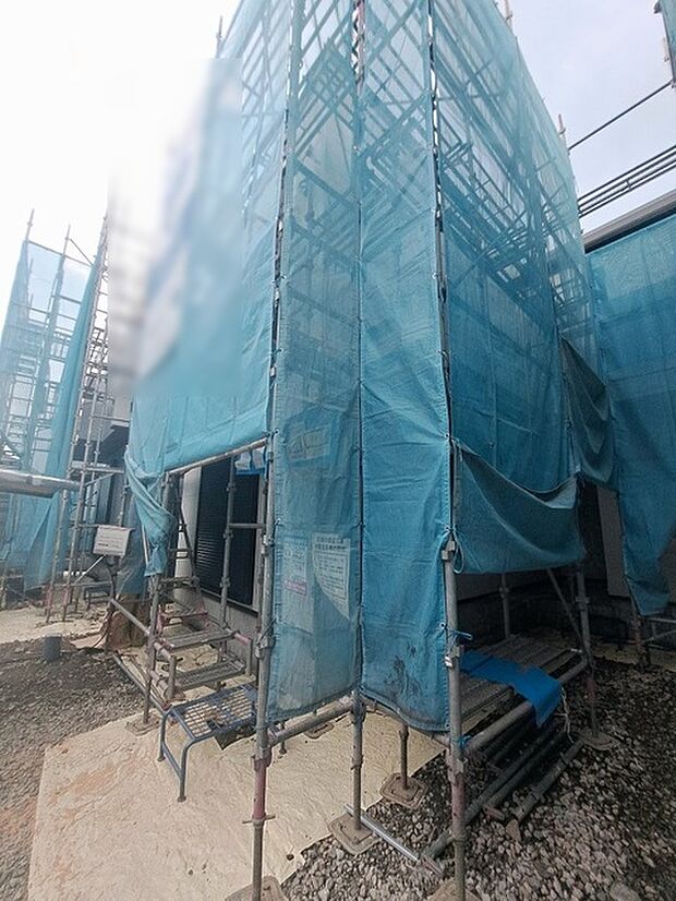 現在建物を建築中です、建築中の物件については現地確認の他、同施工会社の完成施工例のご案内、担当者のプレゼンテーションにてご検討ください。適切なご検討の方法をご説明させて頂きます。