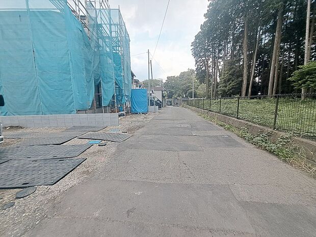 自然に恵まれた豊かな緑と美しいロケーションが特徴です。穏やかな暮らしやリラックスした健康的な生活が送れそう。日々の喧騒から離れ、自然に囲まれた癒しの場所はいかがでしょうか。
