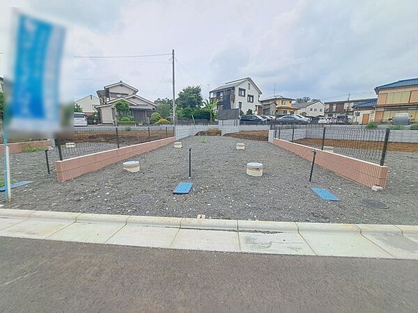 土地物件にはご確認頂くポイントがたくさんございます、土地だけのご見学の際もご遠慮せず、ぜひお気軽に担当スタッフにお申しつけくださいませ。