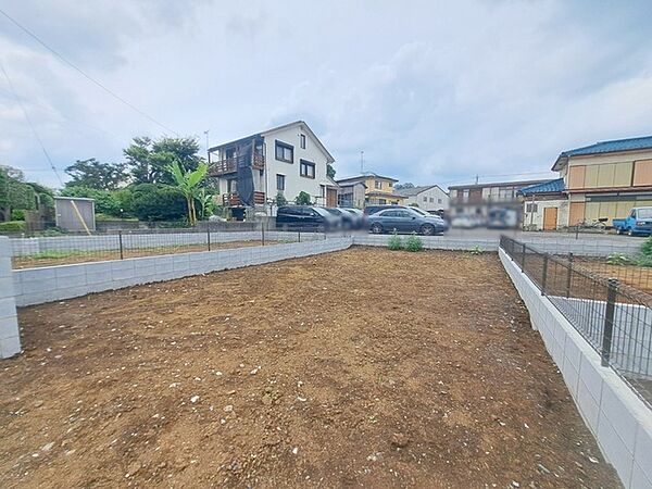土地物件にはご確認頂くポイントがたくさんございます、土地だけのご見学の際もご遠慮せず、ぜひお気軽に担当スタッフにお申しつけくださいませ。