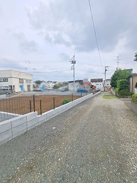 安心して暮らすことのできる住宅街。　住宅地の道路は一般に交通量が少なく車などの騒音が少ないため、住民にとって静かな生活環境が提供されます。