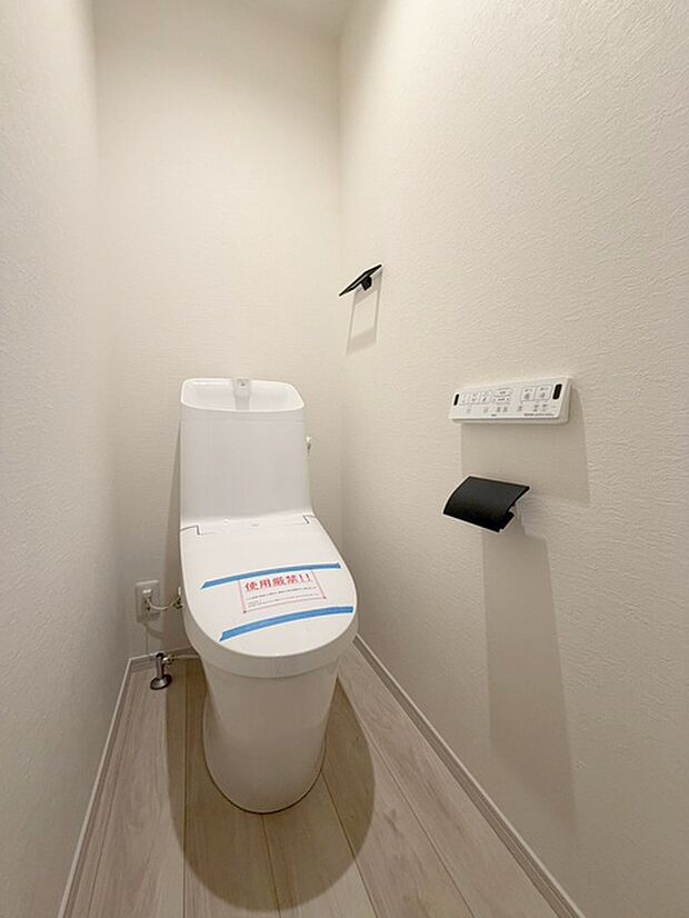 トイレにはウォシュレット機能を標準装備。