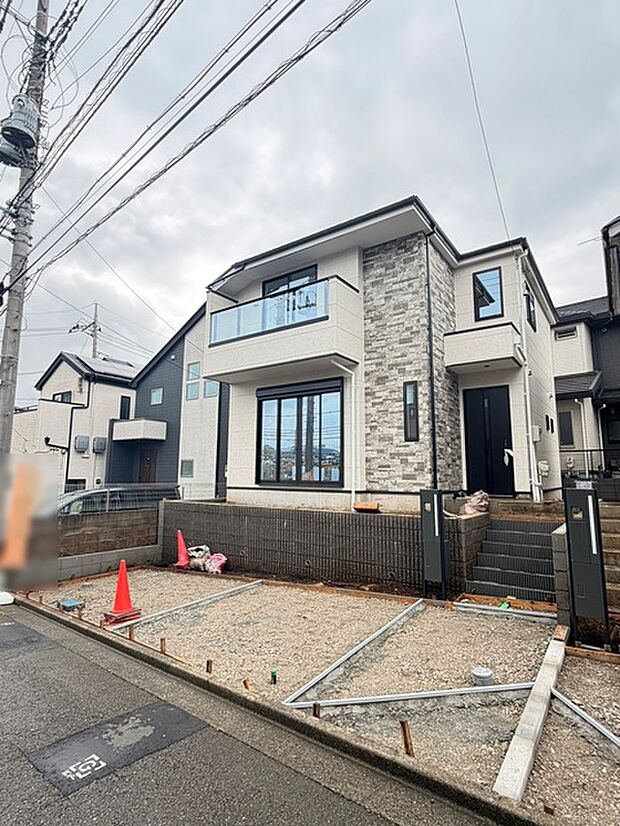 建物が完成しましたので室内のご見学予約スタート。当日のご見学予約も大歓迎です。お気軽にご連絡ください。エステート白馬国分寺店は火曜水曜も営業しております。 
