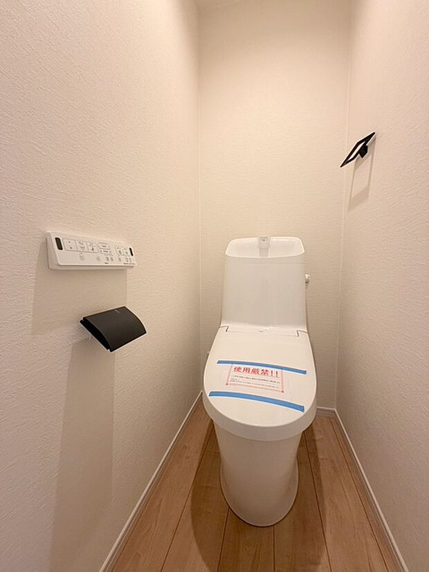 トイレにはウォシュレット機能を標準装備。