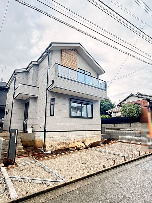 建物が完成しましたので室内のご見学予約スタート。当日のご見学予約も大歓迎です。お気軽にご連絡ください。エステート白馬国分寺店は火曜水曜も営業しております。