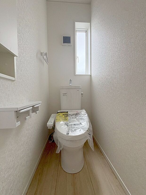 トイレにはウォシュレット機能を標準装備。