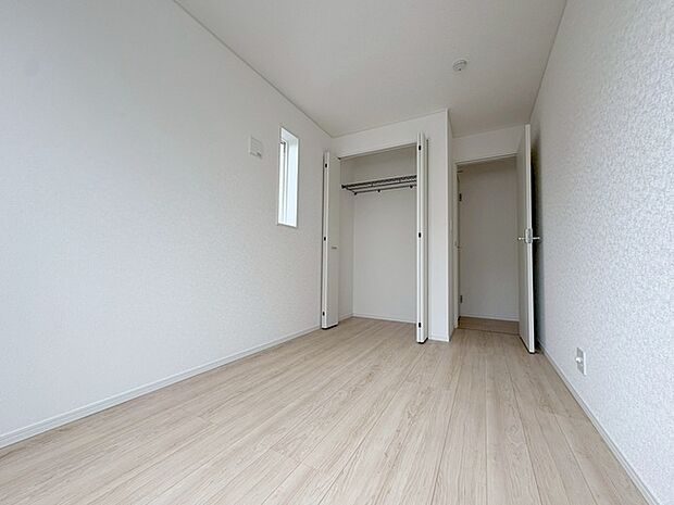 各お部屋に収納が設置されています。