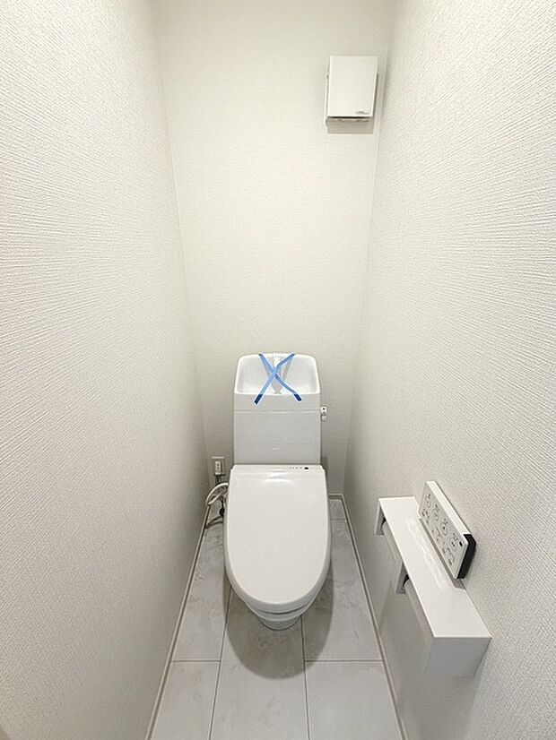 トイレにはウォシュレット機能を標準装備。