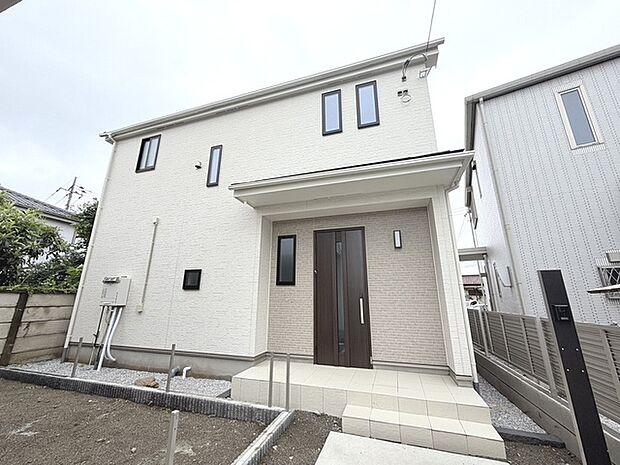 建物が完成しましたので室内のご見学予約スタート。当日のご見学予約も大歓迎です。お気軽にご連絡ください。エステート白馬国分寺店は火曜水曜も営業しております。