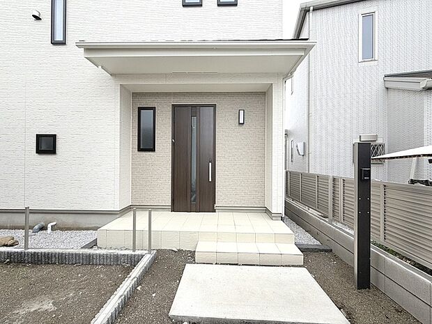 建物が完成しましたので室内のご見学予約スタート。当日のご見学予約も大歓迎です。お気軽にご連絡ください。エステート白馬国分寺店は火曜水曜も営業しております。