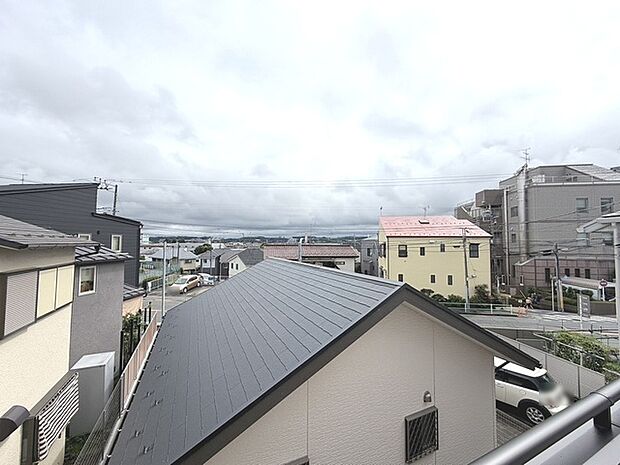 窓からの眺望です。実際に現地で眺望もご確認ください。