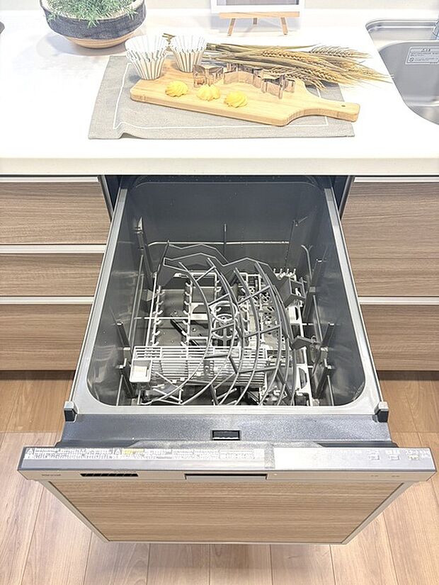 毎日の家事をサポートしてくれる食洗器も標準に装備。ちょっと嬉しい設備です