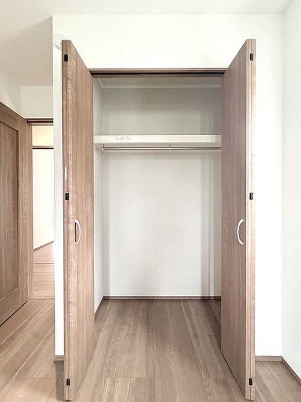 各お部屋に収納が設置されています。