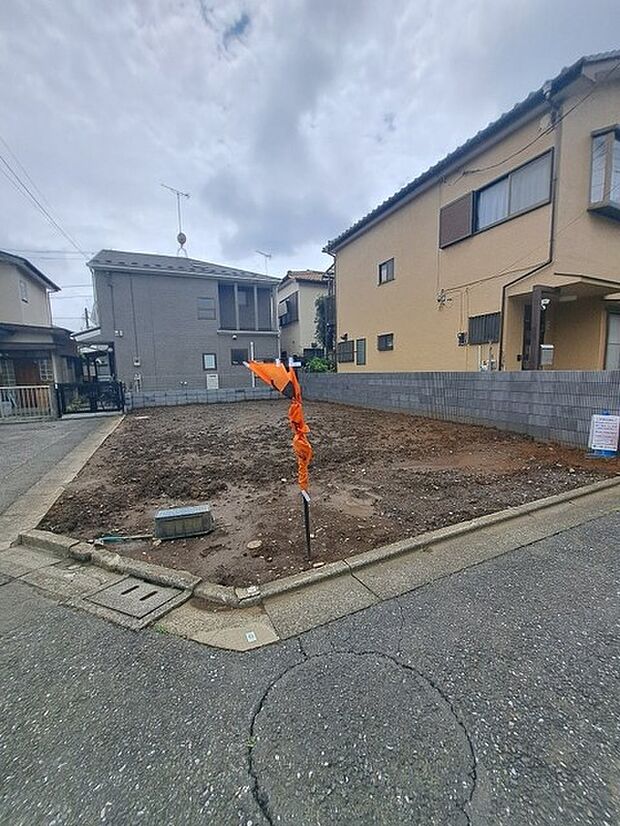 周辺は住宅が建ち並ぶ閑静な住宅街です。