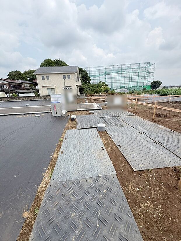 現在建物を建築中です、建築中の物件については現地確認の他、同施工会社の完成施工例のご案内、担当者のプレゼンテーションにてご検討ください。適切なご検討の方法をご説明させて頂きます。
