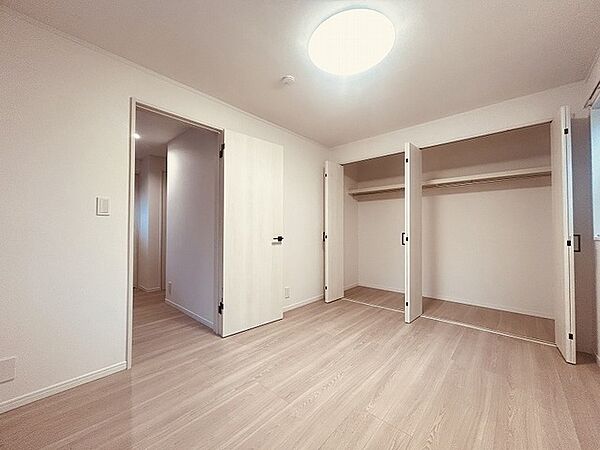 各お部屋に収納が設置されています。