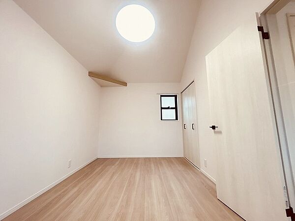 実際に室内をご見学頂くと生活のイメージが広がります。家具を置いたイメージや窓からの景色など、現地で体感ください。