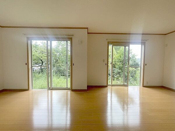 家族が一番集まる場所だから広々としつつも素敵な空間であって欲しい。みんながくつろぐリビングからキッチンまでが一つの空間のように繋がる間取り。