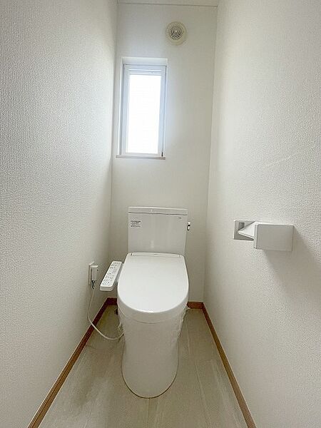 トイレにはウォシュレット機能を標準装備。