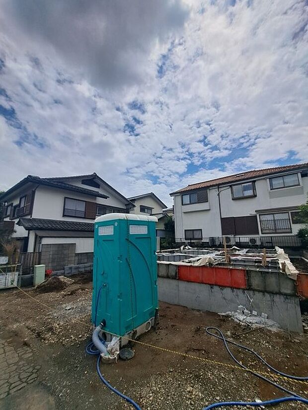 現在建物を建築中です、建築中の物件については現地確認の他、同施工会社の完成施工例のご案内、担当者のプレゼンテーションにてご検討ください。適切なご検討の方法をご説明させて頂きます。