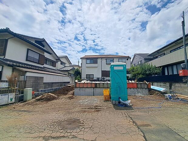 現在建物を建築中です、建築中の物件については現地確認の他、同施工会社の完成施工例のご案内、担当者のプレゼンテーションにてご検討ください。適切なご検討の方法をご説明させて頂きます。