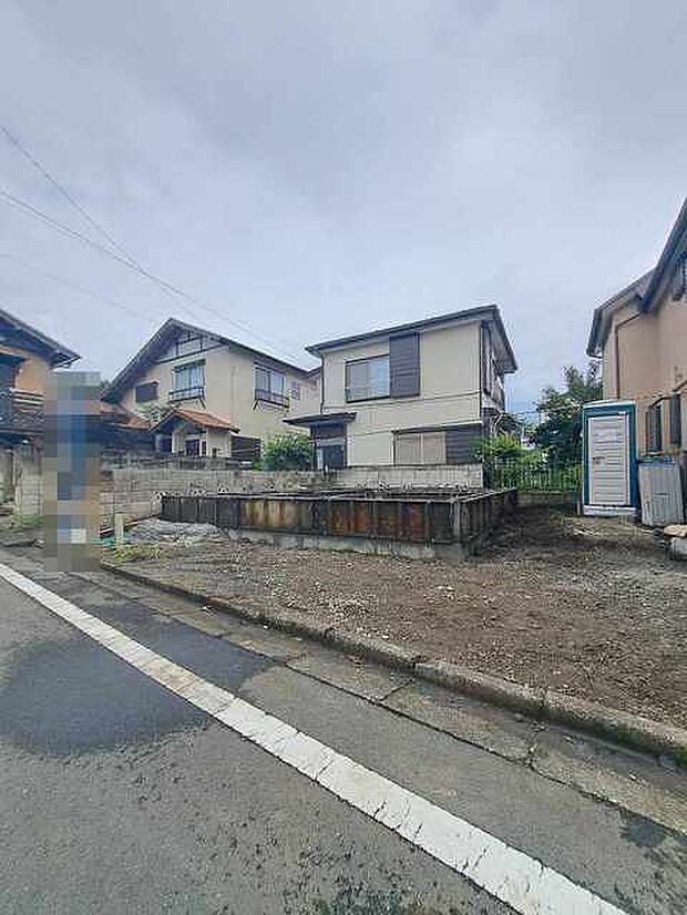 現在建物を建築中です、建築中の物件については現地確認の他、同施工会社の完成施工例のご案内、担当者のプレゼンテーションにてご検討ください。適切なご検討の方法をご説明させて頂きます。