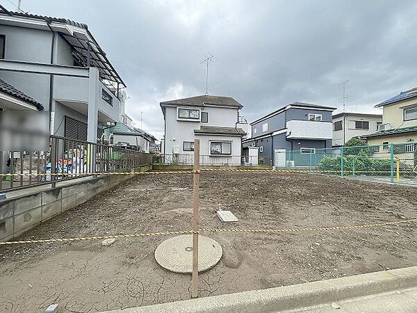 土地物件にはご確認頂くポイントがたくさんございます、土地だけのご見学の際もご遠慮せず、ぜひお気軽に担当スタッフにお申しつけくださいませ。