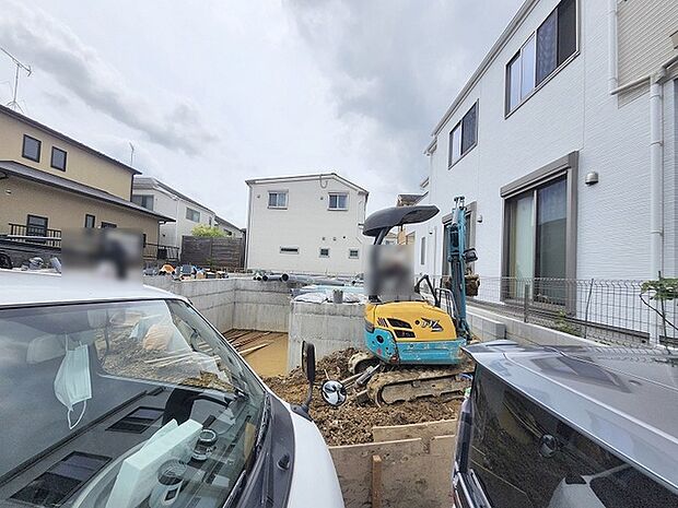現在建物を建築中です、建築中の物件については現地確認の他、同施工会社の完成施工例のご案内、担当者のプレゼンテーションにてご検討ください。適切なご検討の方法をご説明させて頂きます。