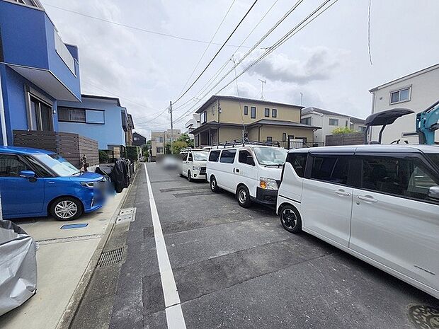 安心して暮らすことのできる住宅街。 住宅地の道路は一般に交通量が少なく車などの騒音が少ないため、住民にとって静かな生活環境が提供されます。