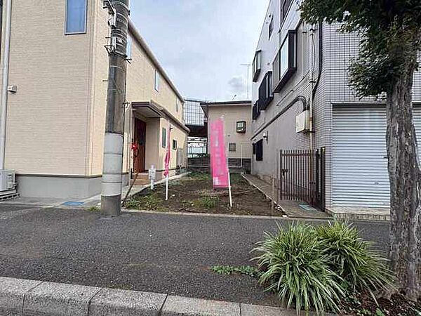土地物件にはご確認頂くポイントがたくさんございます、土地だけのご見学の際もご遠慮せず、ぜひお気軽に担当スタッフにお申しつけくださいませ。