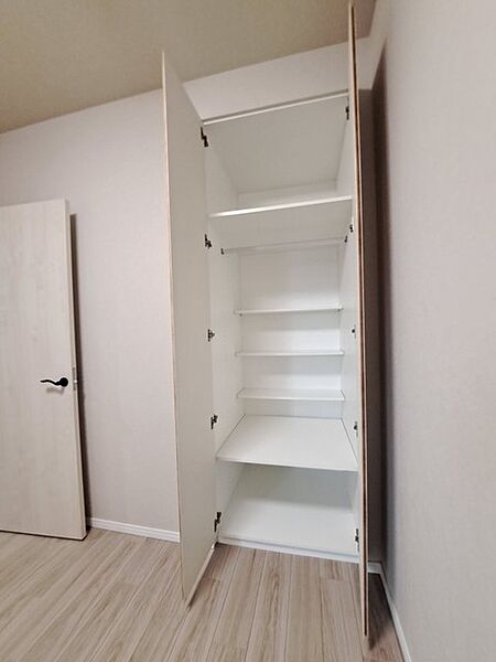 各お部屋に収納が設置されています。