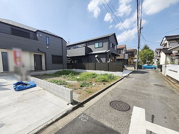 安心して暮らすことのできる住宅街。　住宅地の道路は一般に交通量が少なく車などの騒音が少ないため、住民にとって静かな生活環境が提供されます。