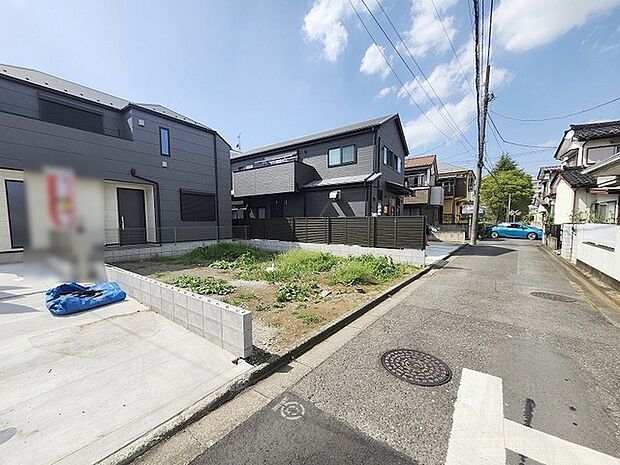 安心して暮らすことのできる住宅街。 住宅地の道路は一般に交通量が少なく車などの騒音が少ないため、住民にとって静かな生活環境が提供されます。